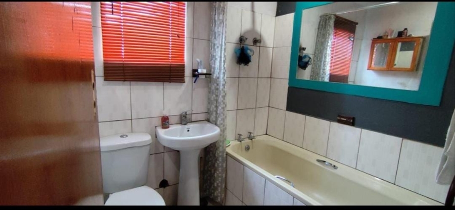 2 Bedroom Property for Sale in Manenberg Western Cape